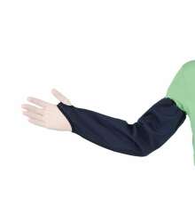 Svart armskydd p en arm