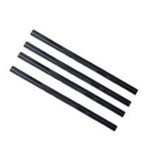 Fyra stycken svarta slangar brevid varandra 