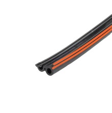 Svart och rd trippelslang