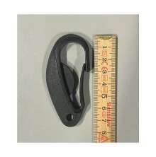 Svart karbinhake i plast