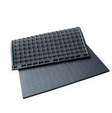 Vikt svart stallmatta som visar underdelens grova mnster