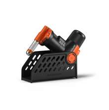 Goodnature A24 Smart Trap Kit med automatisk flla monterad p en svart perforerad hllare med orange detaljer