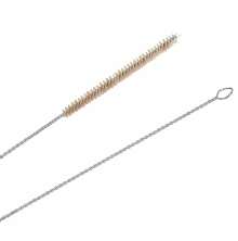 Mjlkslangborste med lngt tvinnat skaft och borst i ena nden  rengringsborste fr mjlkslangar i stall och lantbruk