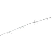 Galvaniserad taggtr�d f�r st�ngsel med tvinnad st�ltr�d och j�mnt placerade taggar mot vit bakgrund.