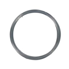 Rulle med galvaniserad j�rntr�d f�r st�ngsel, lindad i en cirkel mot vit bakgrund.